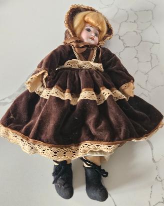 Bambola vintage in stoffa e biscuit dipinta a mano