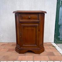 Comodino angolare in legno massello
