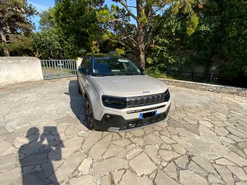Jeep avenger mhev summit 1.2 100 c’è