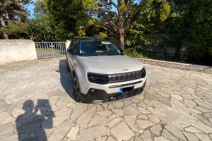 Jeep avenger mhev summit 1.2 100 c’è