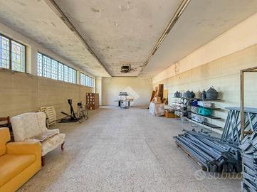 MAGAZZINO A LA VALLETTA BRIANZA