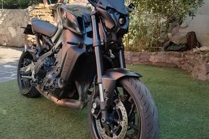 Yanaha MT09 total black 2022  