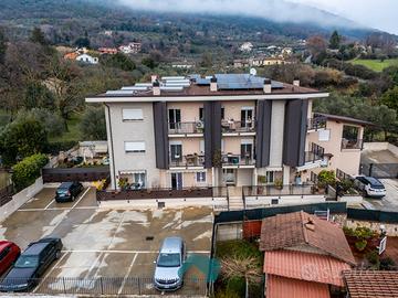 CAVE:APPARTAMENTO CON GIARDINO E DUE POSTI AUTO