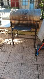 barbecue e tavolo da esterno 