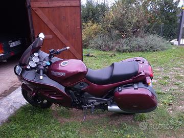 Triumph 900