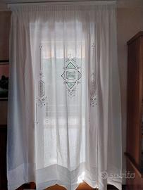 Coppia di tende bianche misto lino e ricami