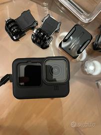 GoPro hero 10 black + super kit accessori
