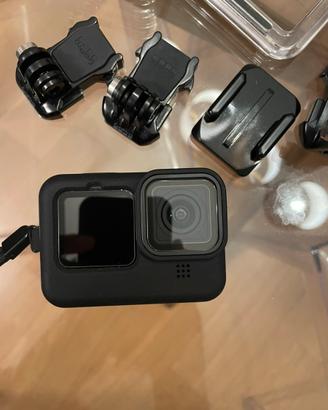 GoPro hero 10 black + super kit accessori