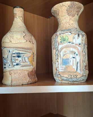 Vaso e bottiglie in sughero