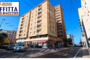 PALAZZO GENERALI: luminoso UFFICIO con 4 STANZE