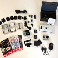 GoPro Hero 4 Action Camera 4K con accessori