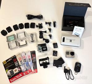 GoPro Hero 4 Action Camera 4K con accessori