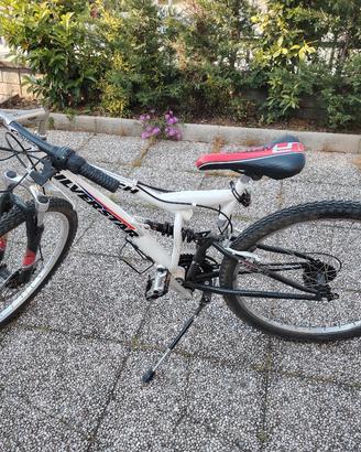 mountain bike bi ammortizzata  da 26 