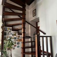 Scala a chiocciola artigianale Iroko massello