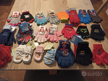 Cappellini,guanti,sciarpe della Disney