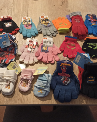 Cappellini,guanti,sciarpe della Disney