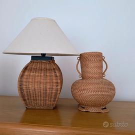 LAMPADA E VASO IN RATTAN