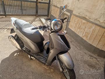 Piaggio Carnaby 300