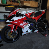 Rsv4 aprilia pista