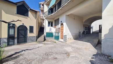 CASA SEMINDIPENDENTE A PELLEZZANO