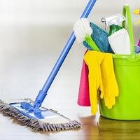 Ragazze per impresa di pulizie