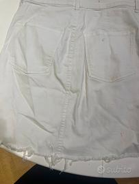 Gonna bianca ragazza