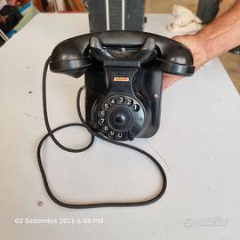 Telefono da parete nero in bachelite, modrnariato