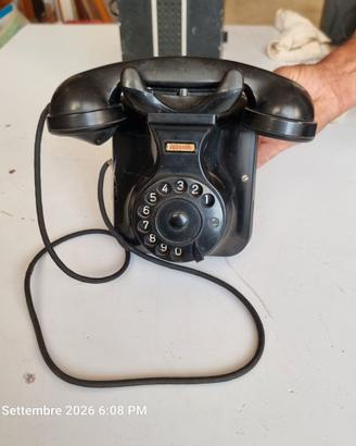 Telefono da parete nero in bachelite, modrnariato