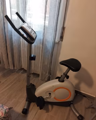 Cyclette 8 livelli display frequenza cardiaca 