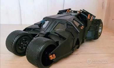 Modello Batmobile scala 1:18 completa di luci