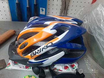 casco bike più copriselle e set di protezione