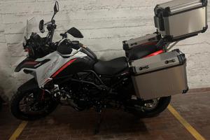 Benelli TRK 702 X (2300 km)+borse, caschi, altro