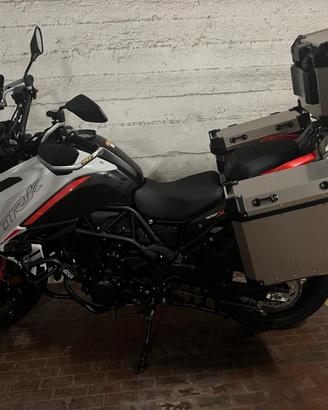 Benelli TRK 702 X (2300 km)+borse, caschi, altro