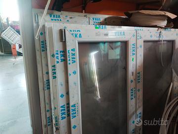 finestre in PVC a tre ante