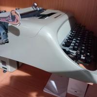 Macchina da scrivere Olivetti studio 44