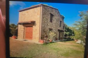 Casale sulle colline maremmane