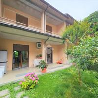 VILLA A SCHIERA CENTRALE A SALSOMAGGIORE TERME