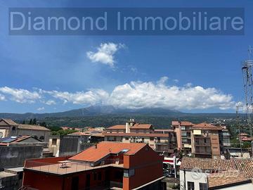 Appartamento ascensorato con garage a Giarre