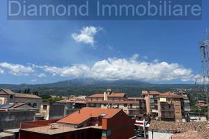 Appartamento ascensorato con garage a Giarre