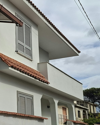 fabbricato composto da 2 appartamenti principali