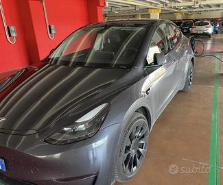 Tesla Model Y Dual Moror + Acceleration Boost