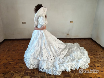 Abito da sposa 40/42 con strascico  tulle