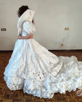 Abito da sposa 40/42 con strascico  tulle