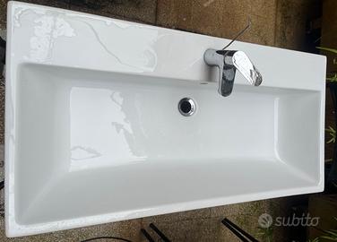 Lavabo marca Catalano sospeso bagno