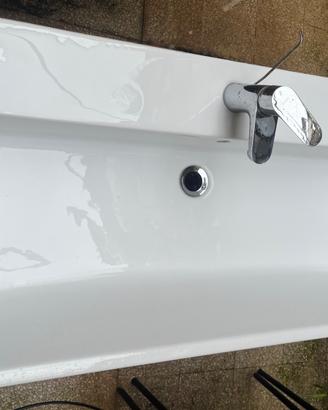 Lavabo marca Catalano sospeso bagno