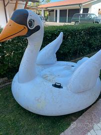 Gonfiabile materassino a forma di cigno per acqua