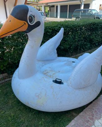 Gonfiabile materassino a forma di cigno per acqua