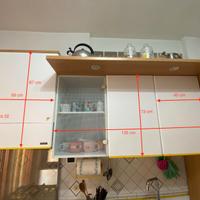 Cucina Salvarani con elettrodomestici e tavolo