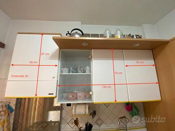 Cucina Salvarani con elettrodomestici e tavolo