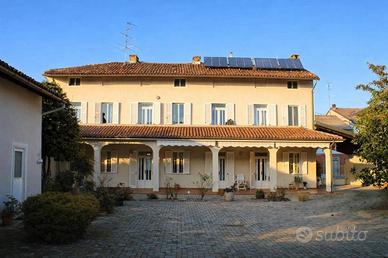 Villa di 140 m² con più di 5 locali e box auto dop